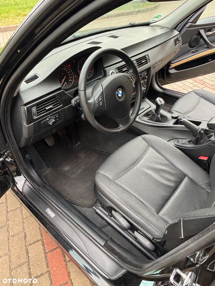 BMW Seria 3 318i - 11