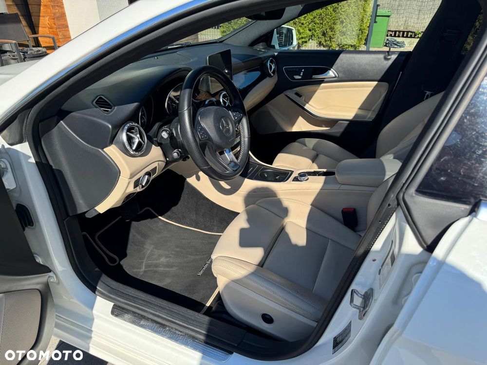 Mercedes-Benz CLA 250 4Matic 7G-DCT Sport - 13