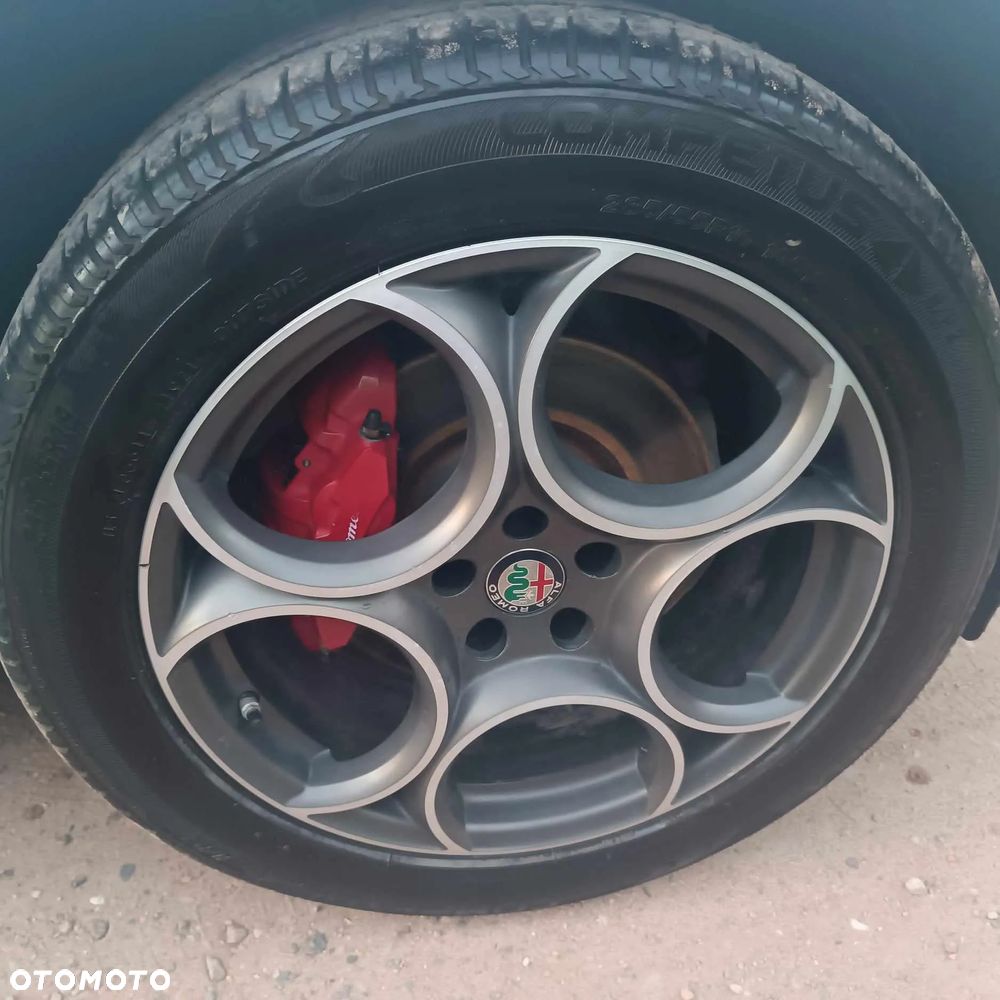 Alfa Romeo Stelvio 2.0 Turbo 16V AT8-Q4 Ti - 12