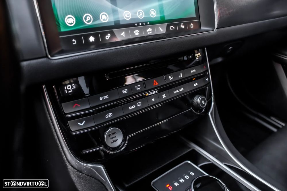 Jaguar XF Sportbrake 20d AWD Aut. R-Sport - 24