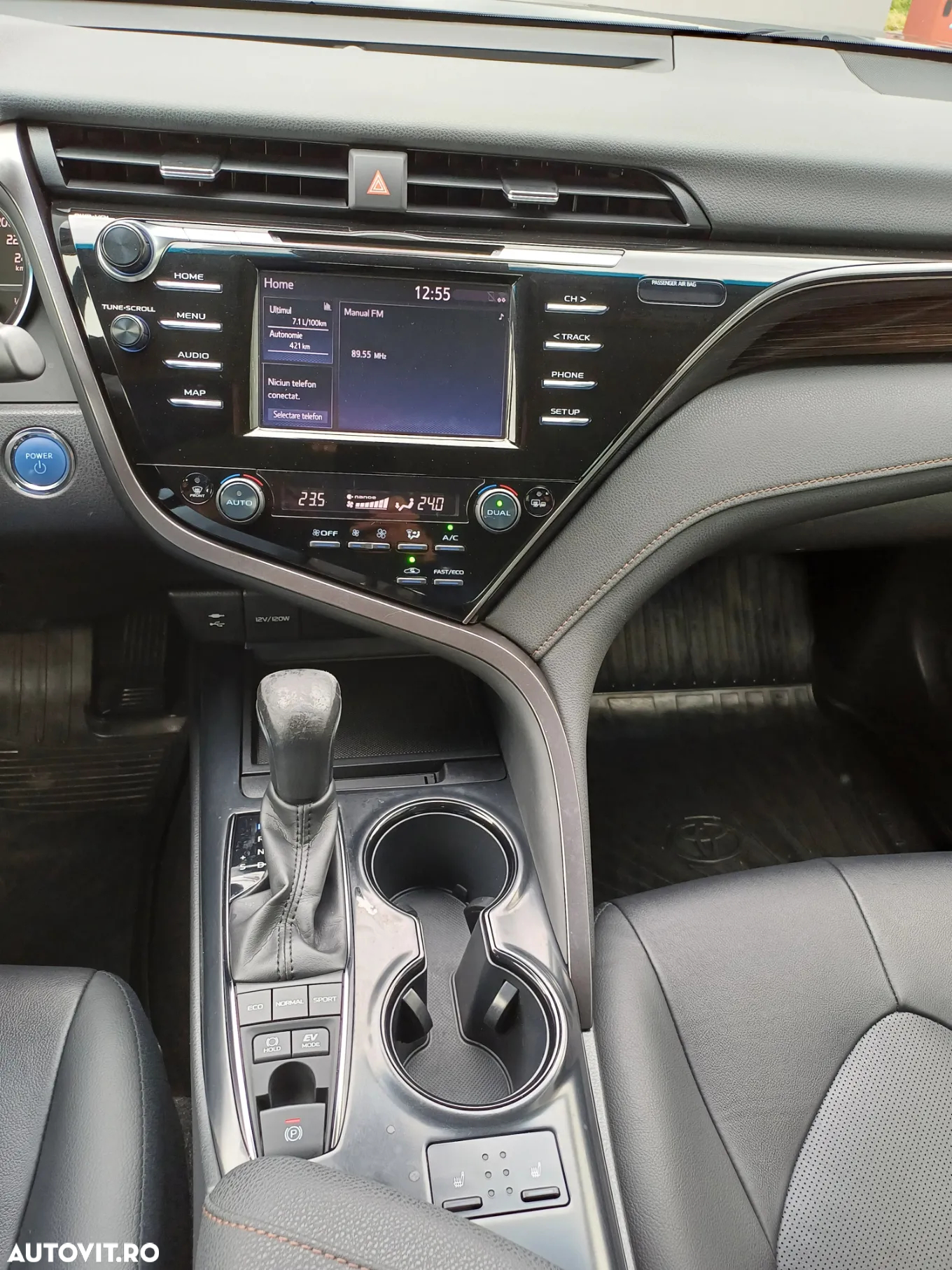 Toyota Camry 2.5 Hybrid Business - 12