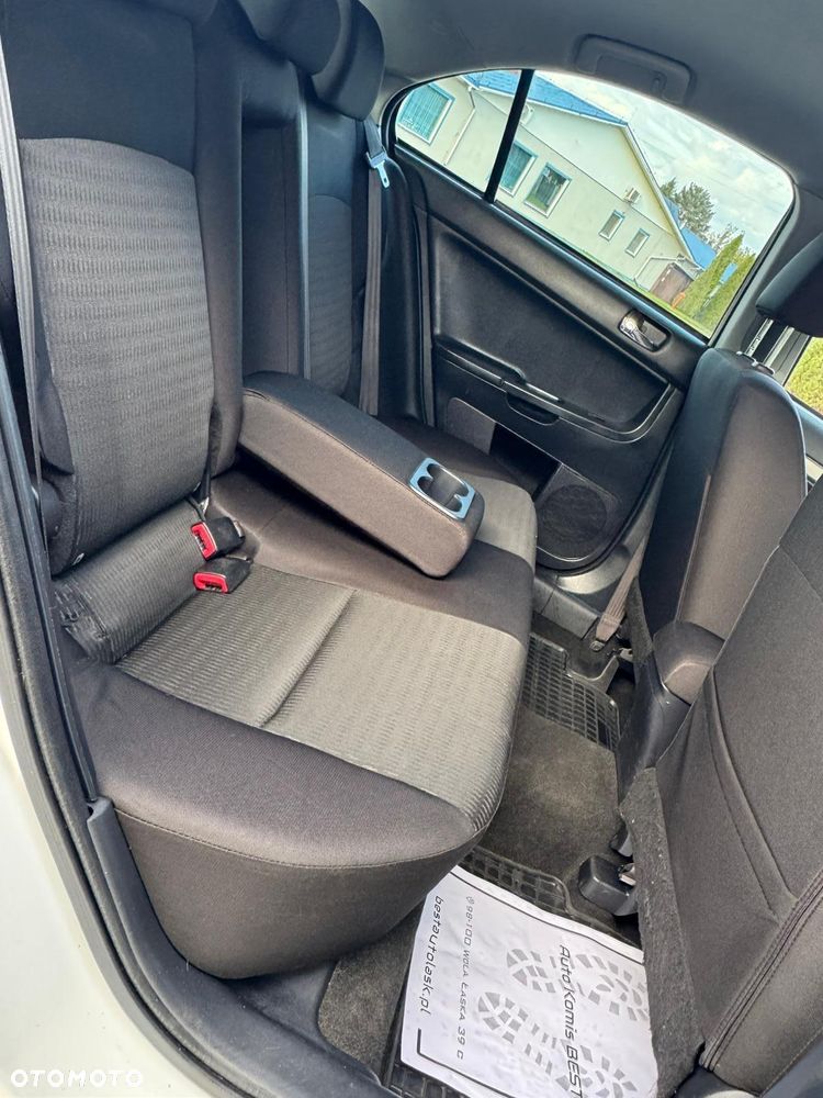 Mitsubishi Lancer 1.6 Invite - 21