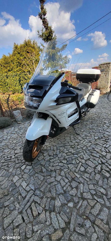 Honda ST - 1