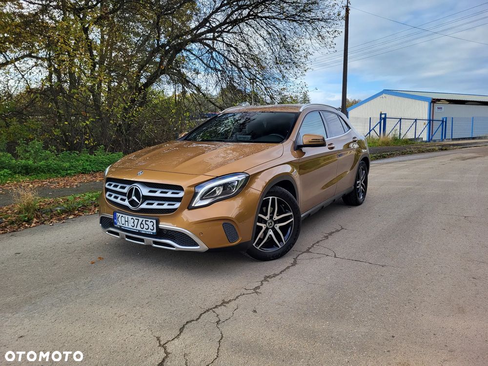 Mercedes-Benz GLA 180 Urban - 1
