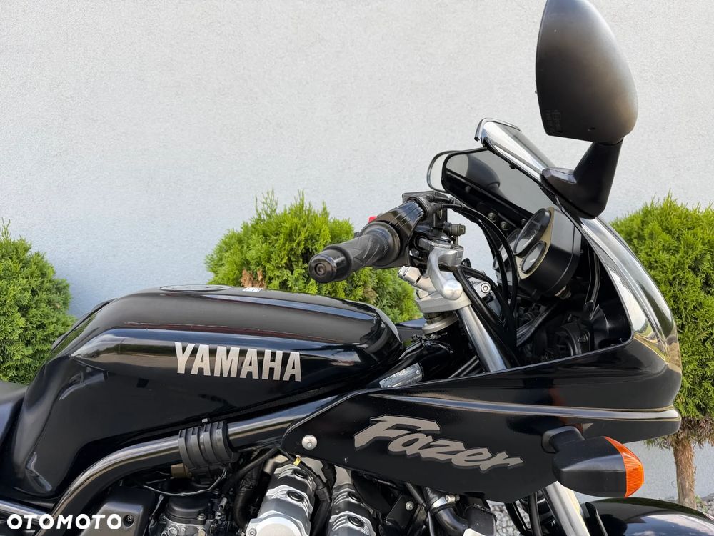 Yamaha FZS - 19