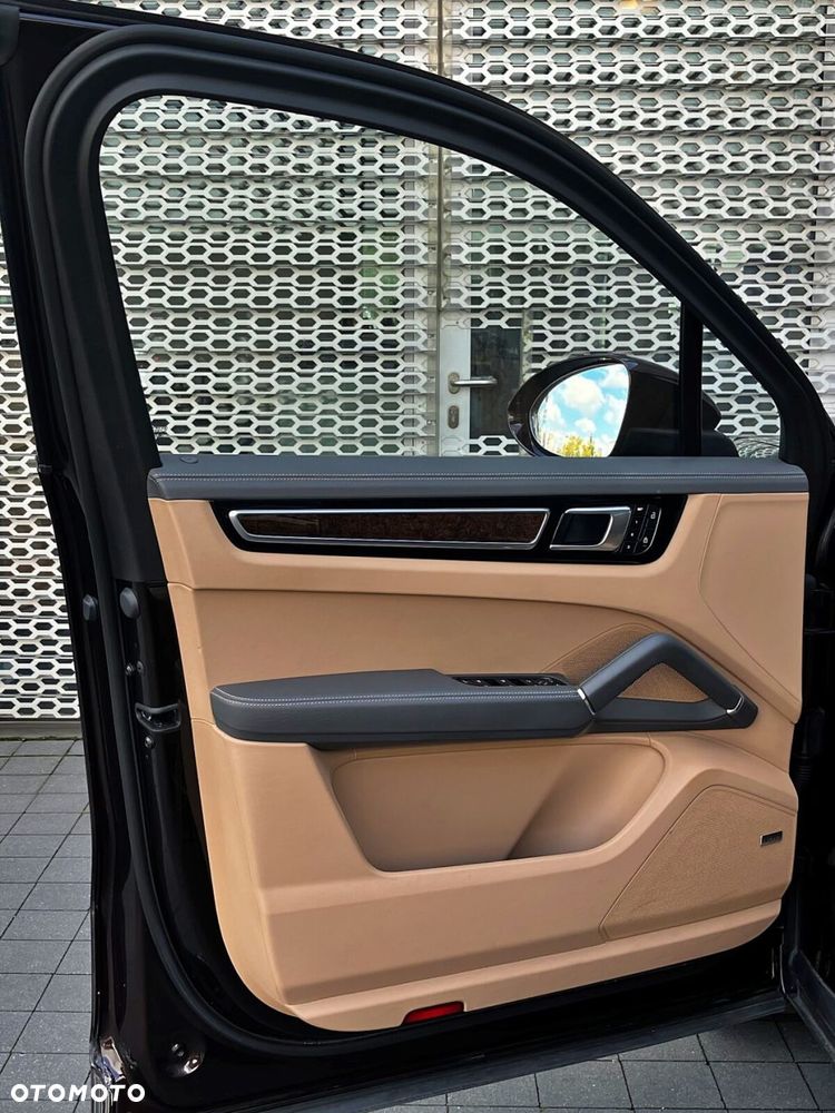 Porsche Cayenne Standard - 15
