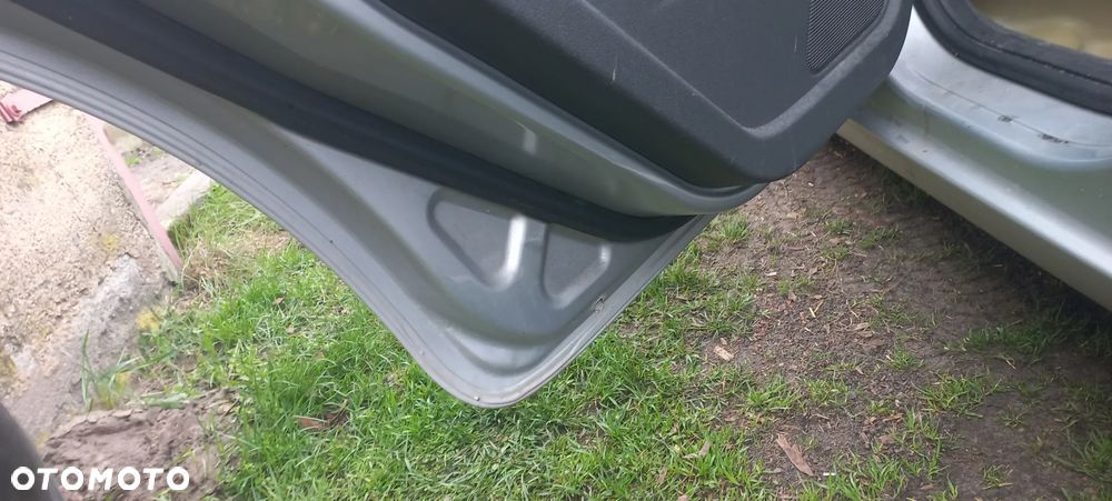 FOCUS MK2 DRZWI LEWY prawy przód  LAK 03- poznan - 3