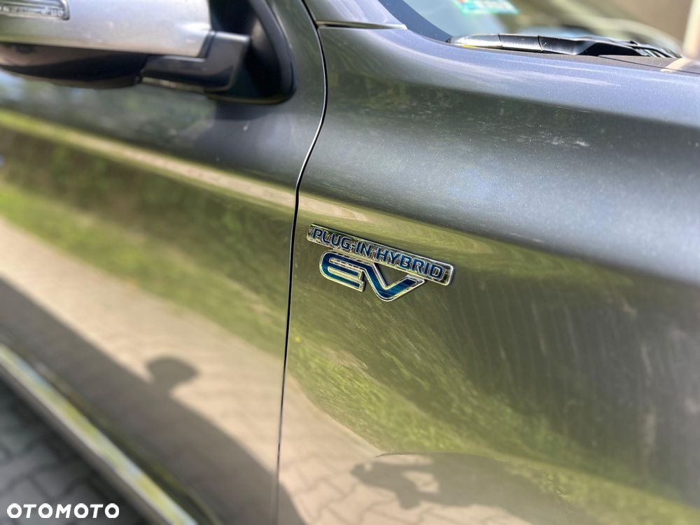 Mitsubishi Outlander Intense + - 10