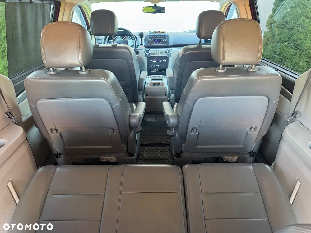 Volkswagen Routan - 12