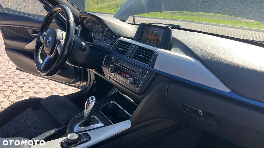 BMW Seria 3 325d M Sport - 14