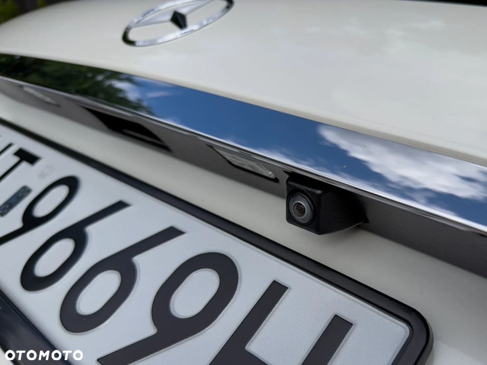 Mercedes-Benz Klasa E 250 BlueTEC 4-Matic Classic - 14