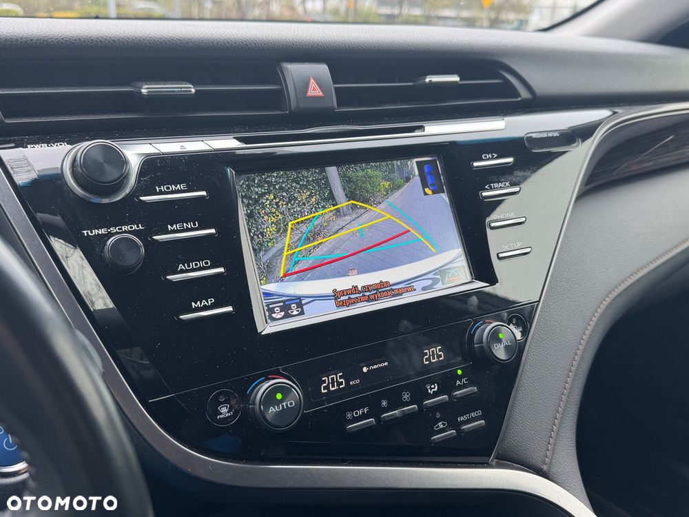 Toyota Camry 2.5 Hybrid Executive CVT - 22