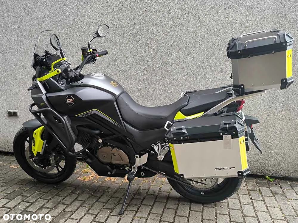 QJMOTOR SVT 650 - 12