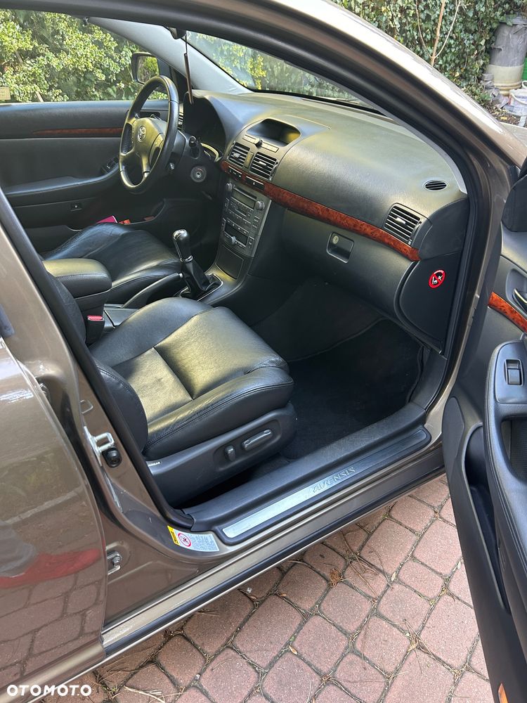 Toyota Avensis 2.0 VVT-i Sol - 10