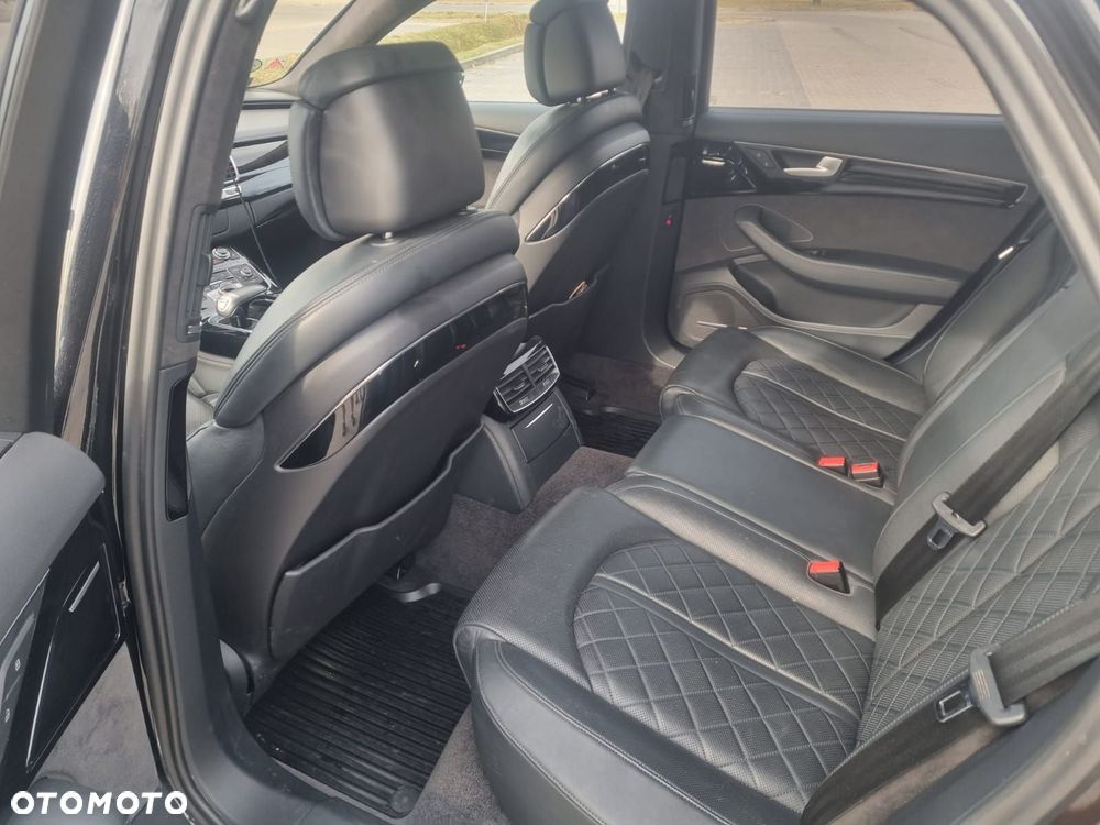 Audi A8 4.2 TDI DPF (clean diesel) quattro tiptronic - 11