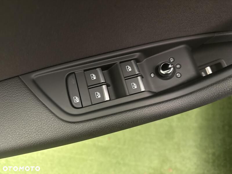 Audi A4 Limousine - 13