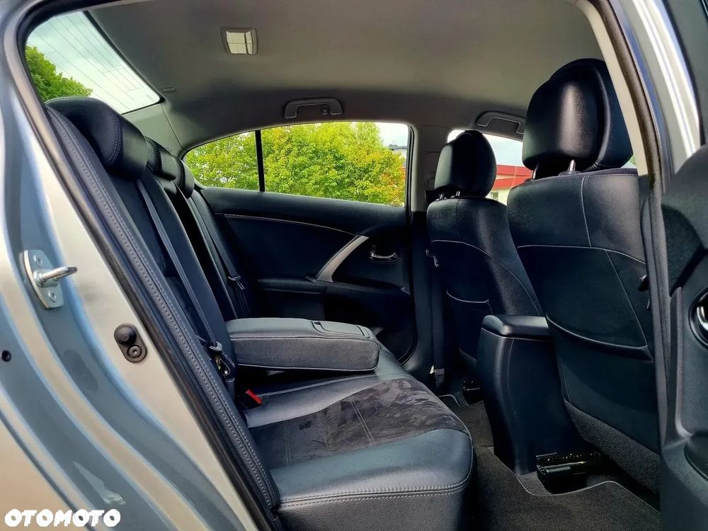 Toyota Avensis 1.8 Premium - 13
