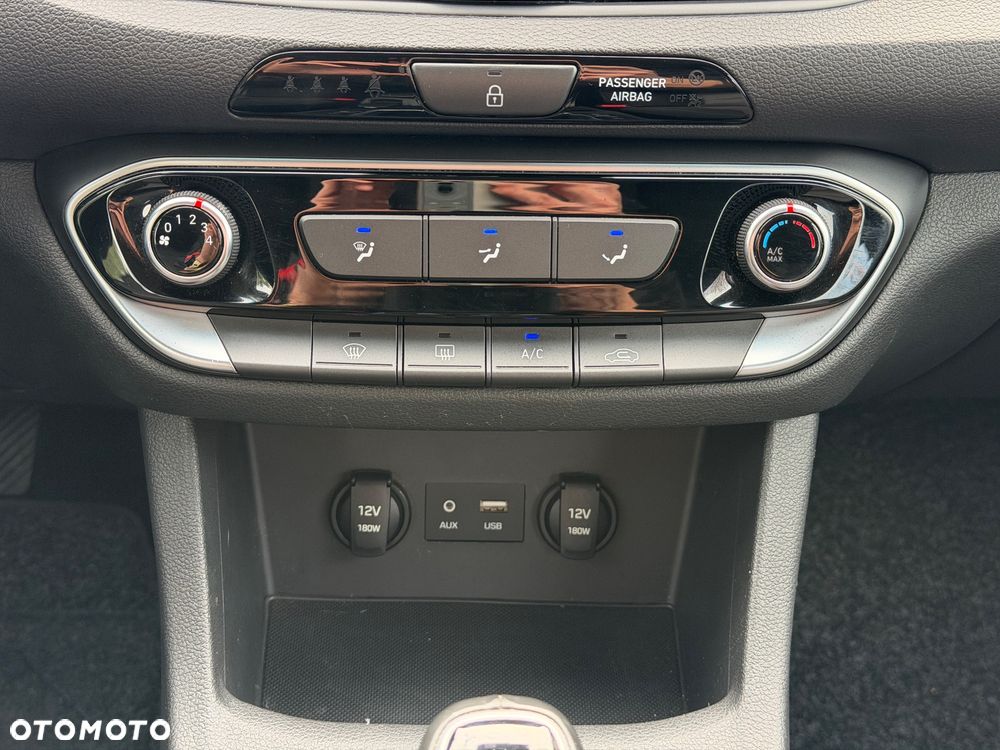 Hyundai i30 1.4 Premium - 24