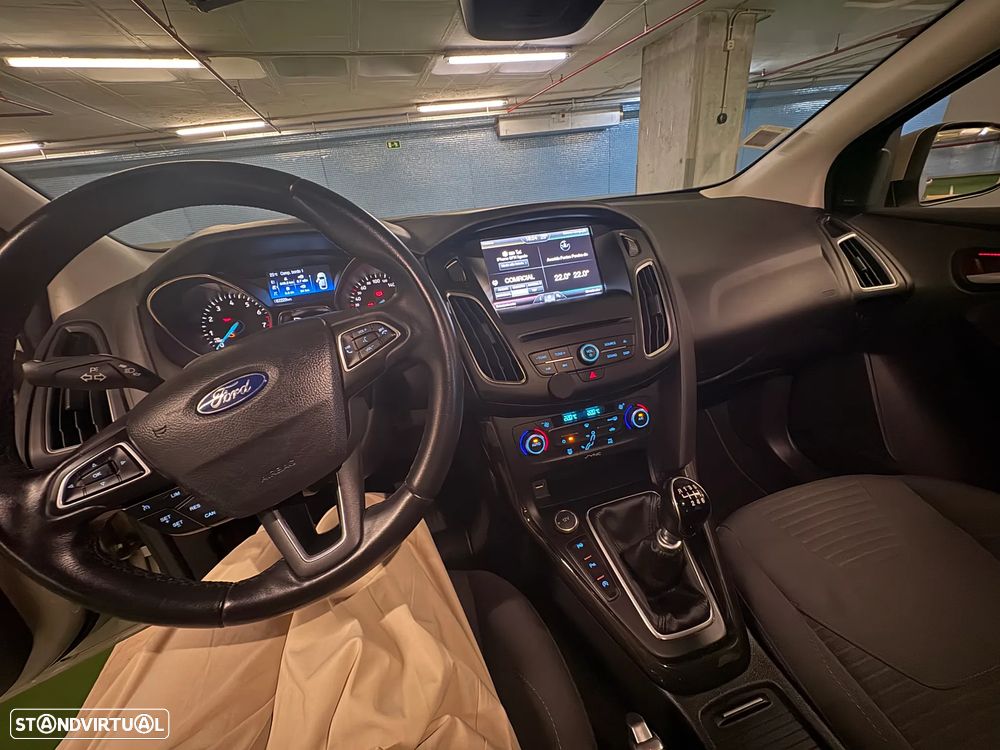 Ford Focus 1.0 EcoBoost S&S TITANIUM - 6