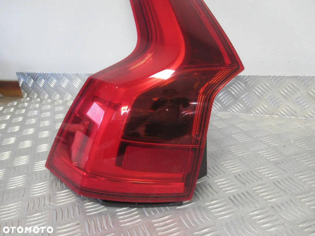 LAMPA TYLNA TYŁ LEWA VOLVO V90 LED 2016- - 2