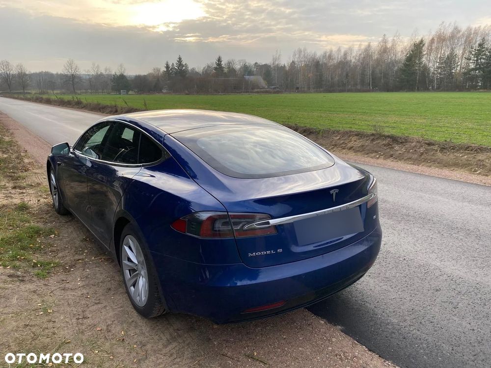Tesla Model S - 2