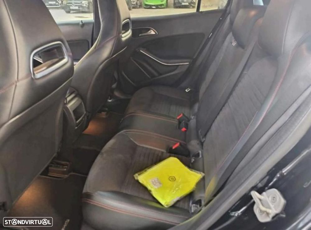 Mercedes-Benz GLA 200 - 4