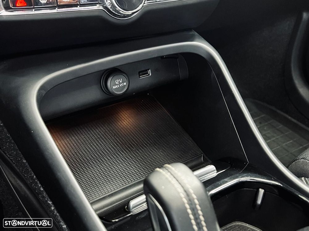 Volvo XC 40 2.0 D3 R-Design Geartronic - 38