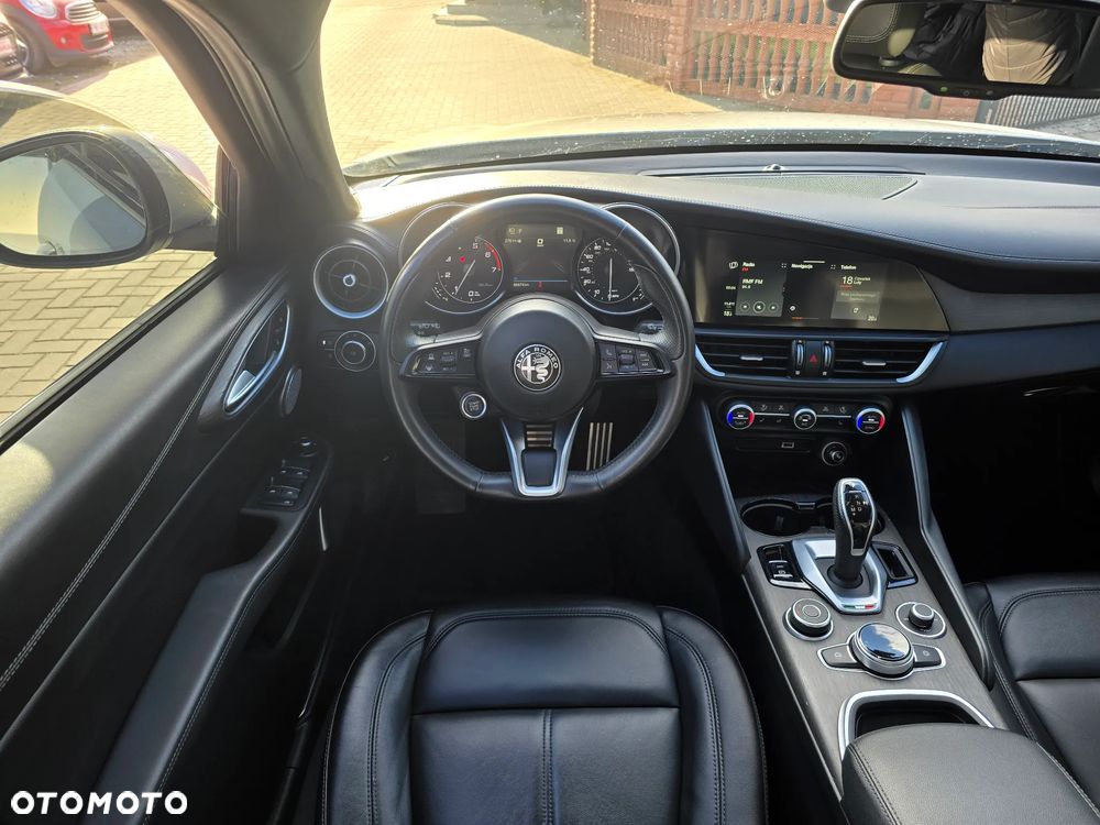Alfa Romeo Giulia - 7