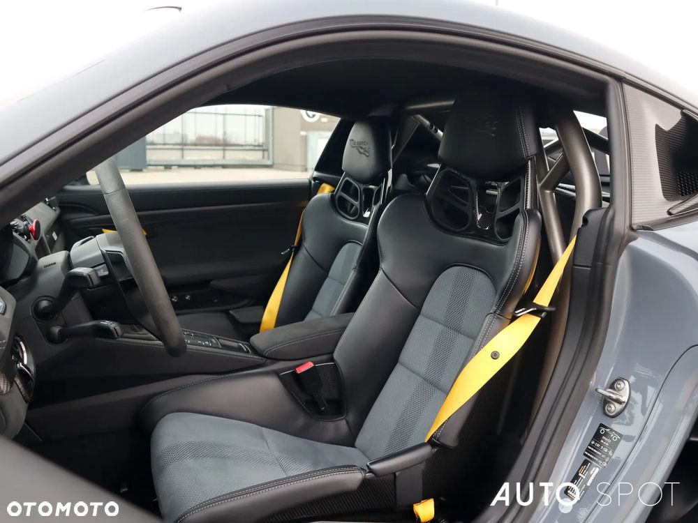 Porsche 718 Cayman GT4 RS - 27