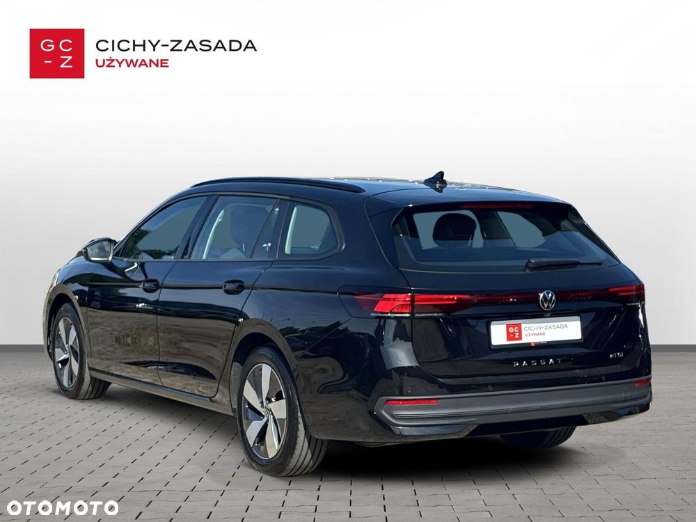 Volkswagen Passat - 4