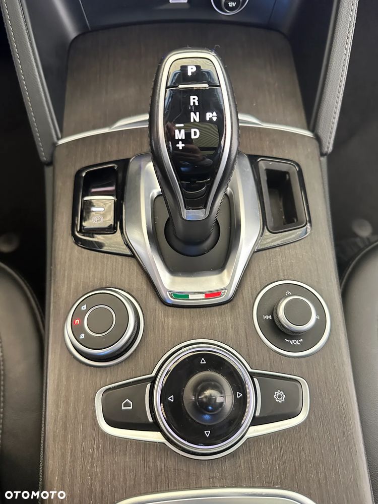 Alfa Romeo Stelvio 2.0 Turbo 16V AT8-Q4 Veloce - 26