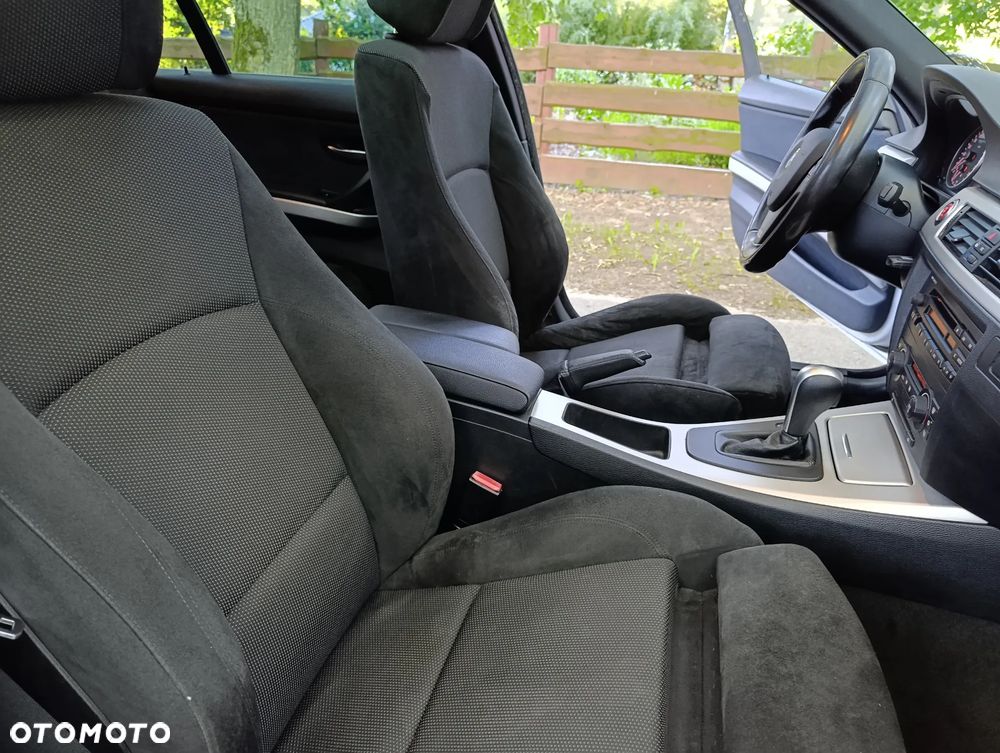 BMW Seria 3 330i - 12