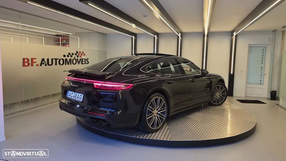 Porsche Panamera 4 E-Hybrid - 4