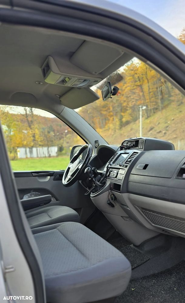 Volkswagen Caravelle - 10