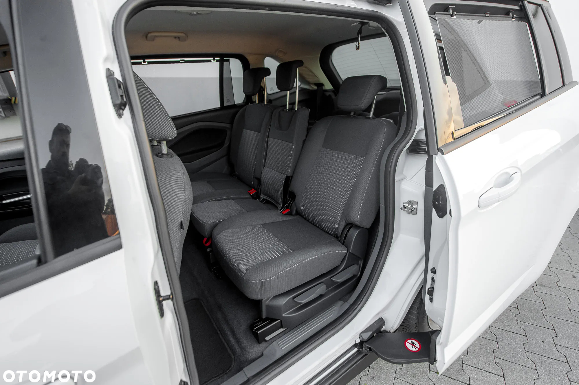 Ford Grand C-MAX - 32