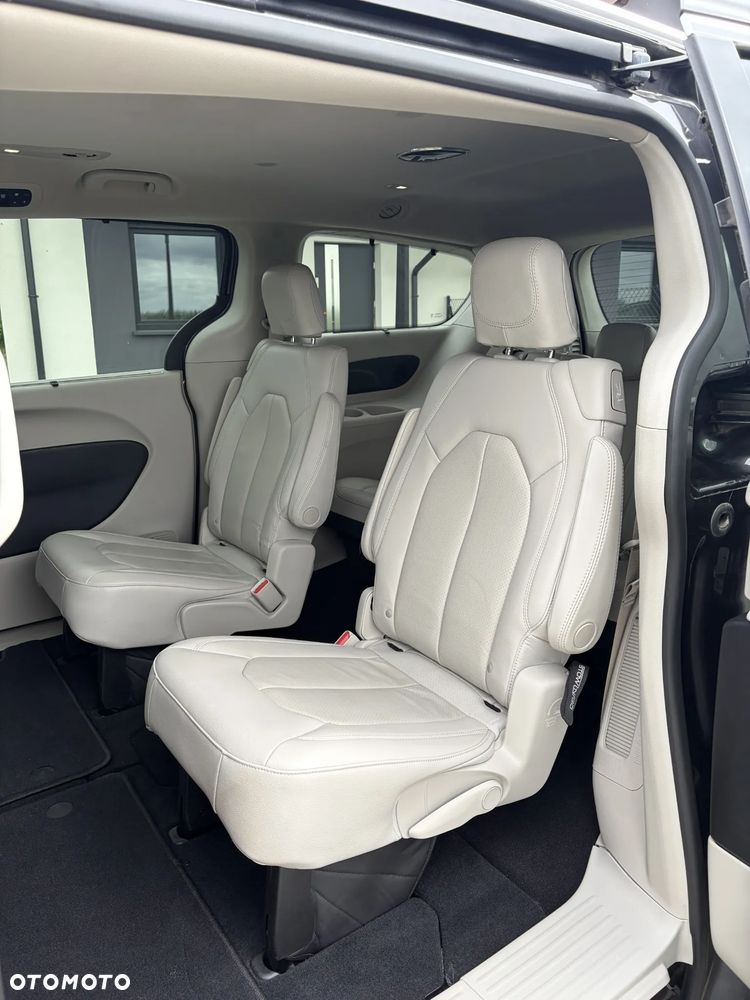 Chrysler Pacifica - 19