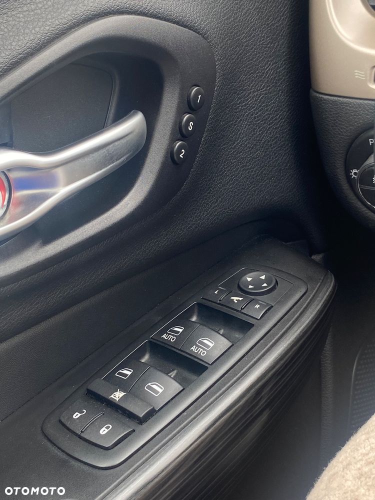 Jeep Cherokee - 25