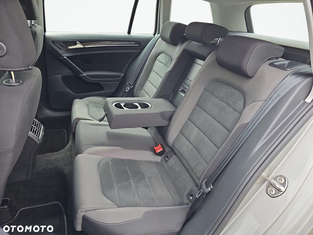 Volkswagen Golf - 32