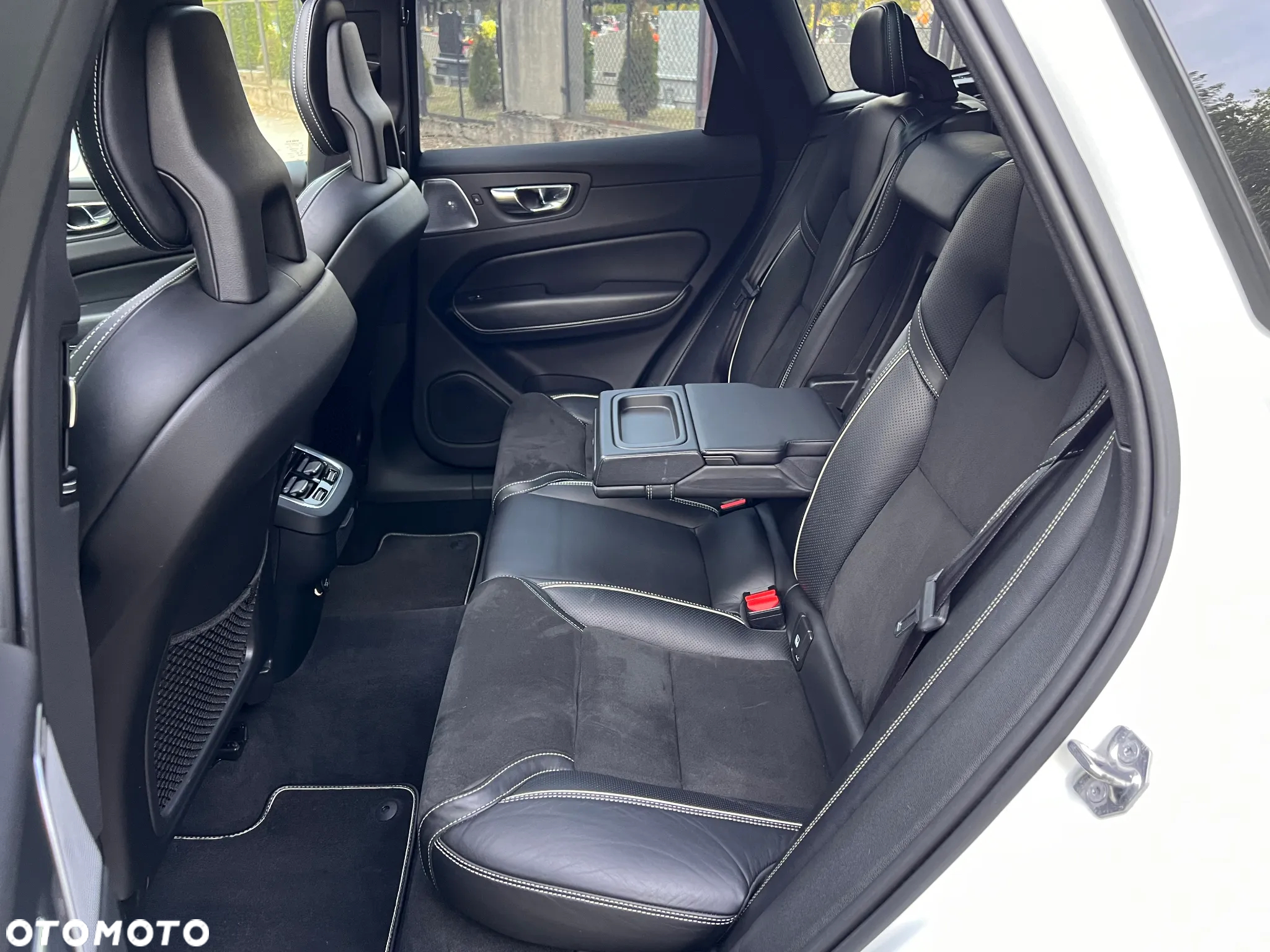 Volvo XC 60 D5 AWD R-Design - 30