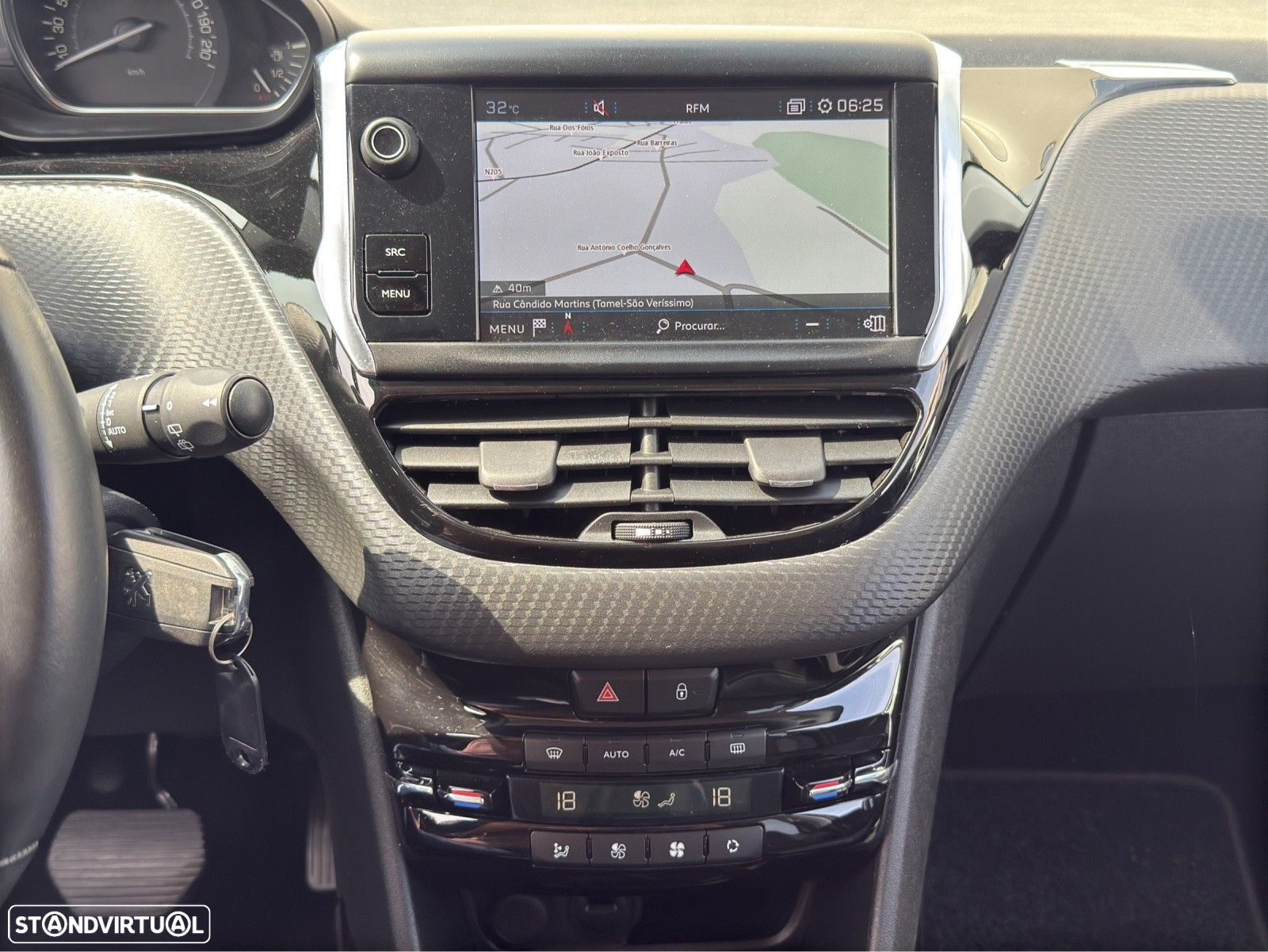 Peugeot 2008 1.2 PureTech Allure EAT6 - 13