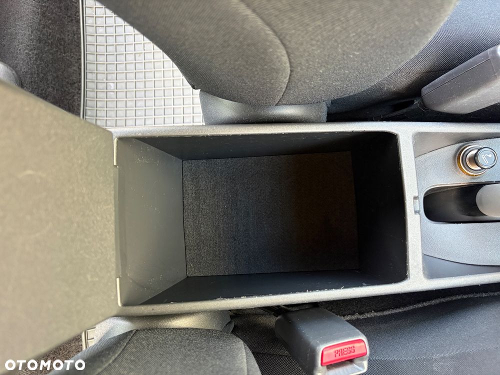 Toyota Auris 1.6 Luna - 23
