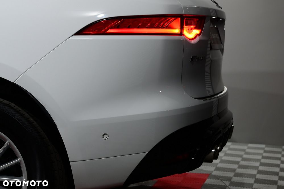 Jaguar F-Pace 2.0 i4D AWD R-Sport - 37