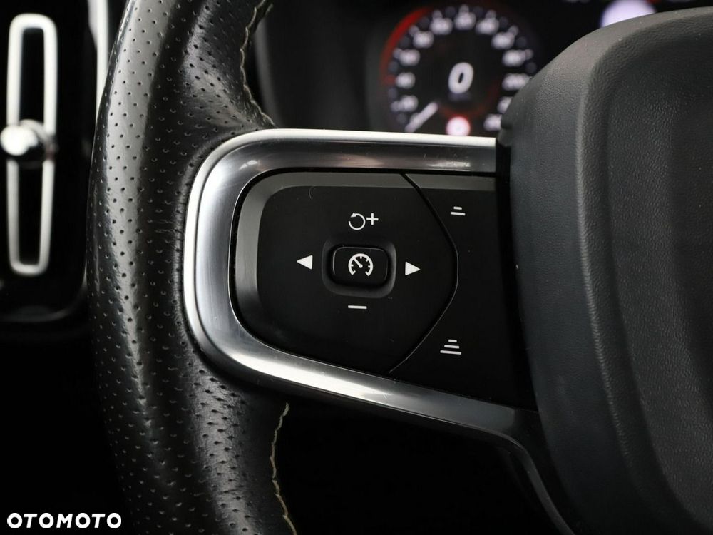 Volvo XC 40 D3 SCR R-Design - 33