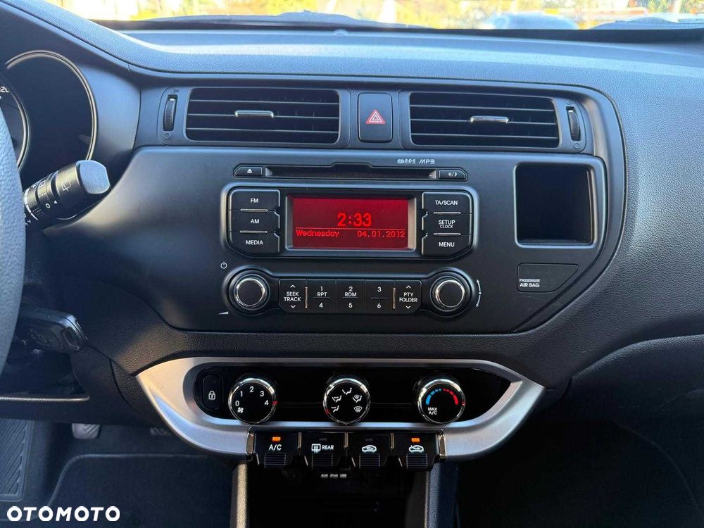 Kia Rio - 8