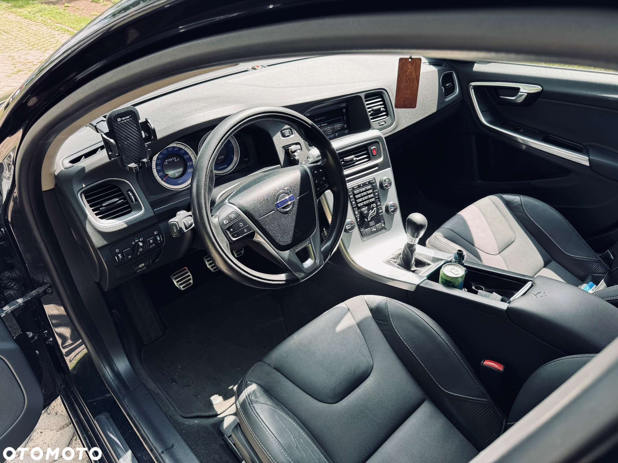 Volvo S60 D2 R-Design - 9