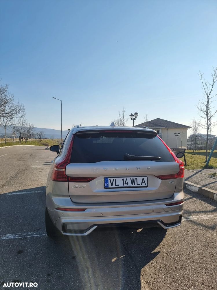Volvo XC 60 B4 MHEV AT FWD Plus Dark - 8