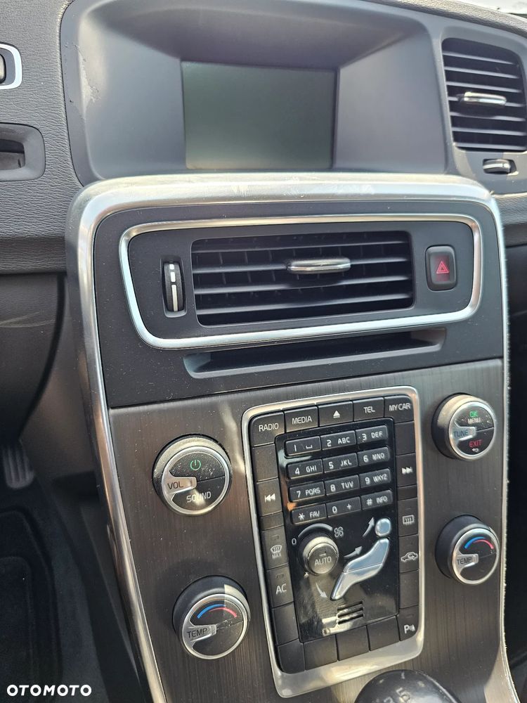 Volvo V60 D4 Momentum - 11