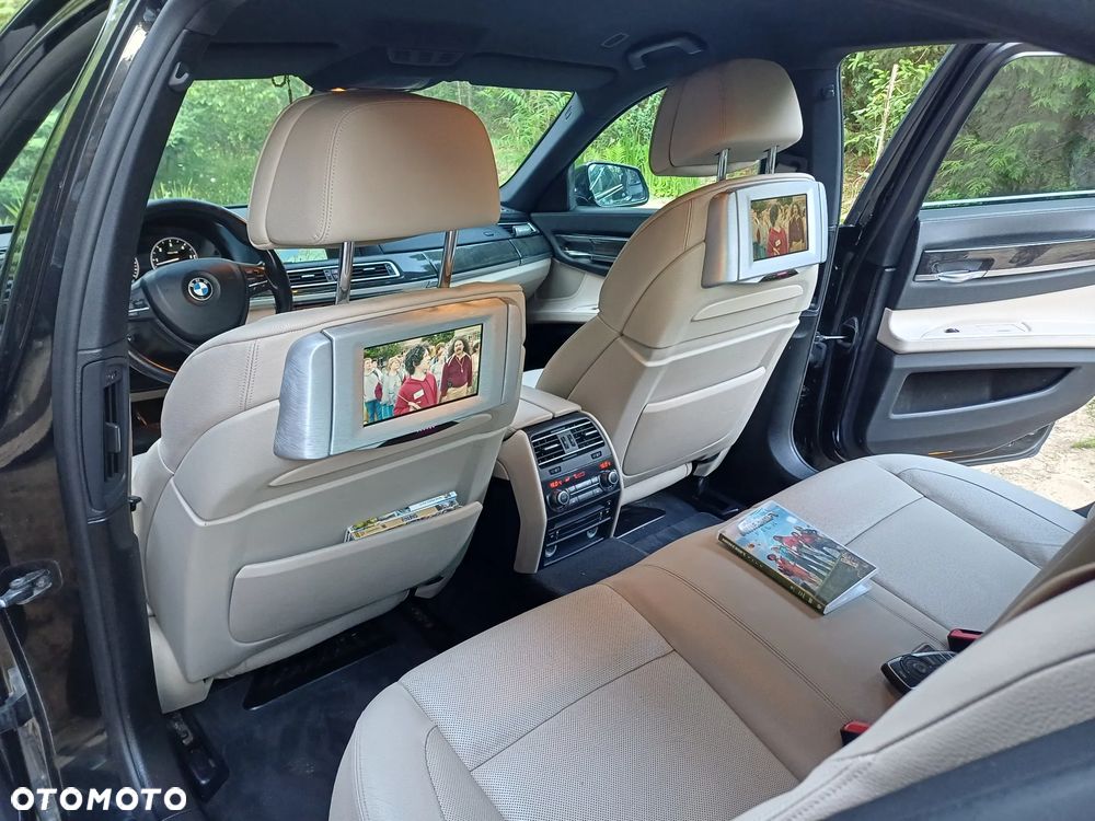 BMW Seria 7 740d xDrive - 23