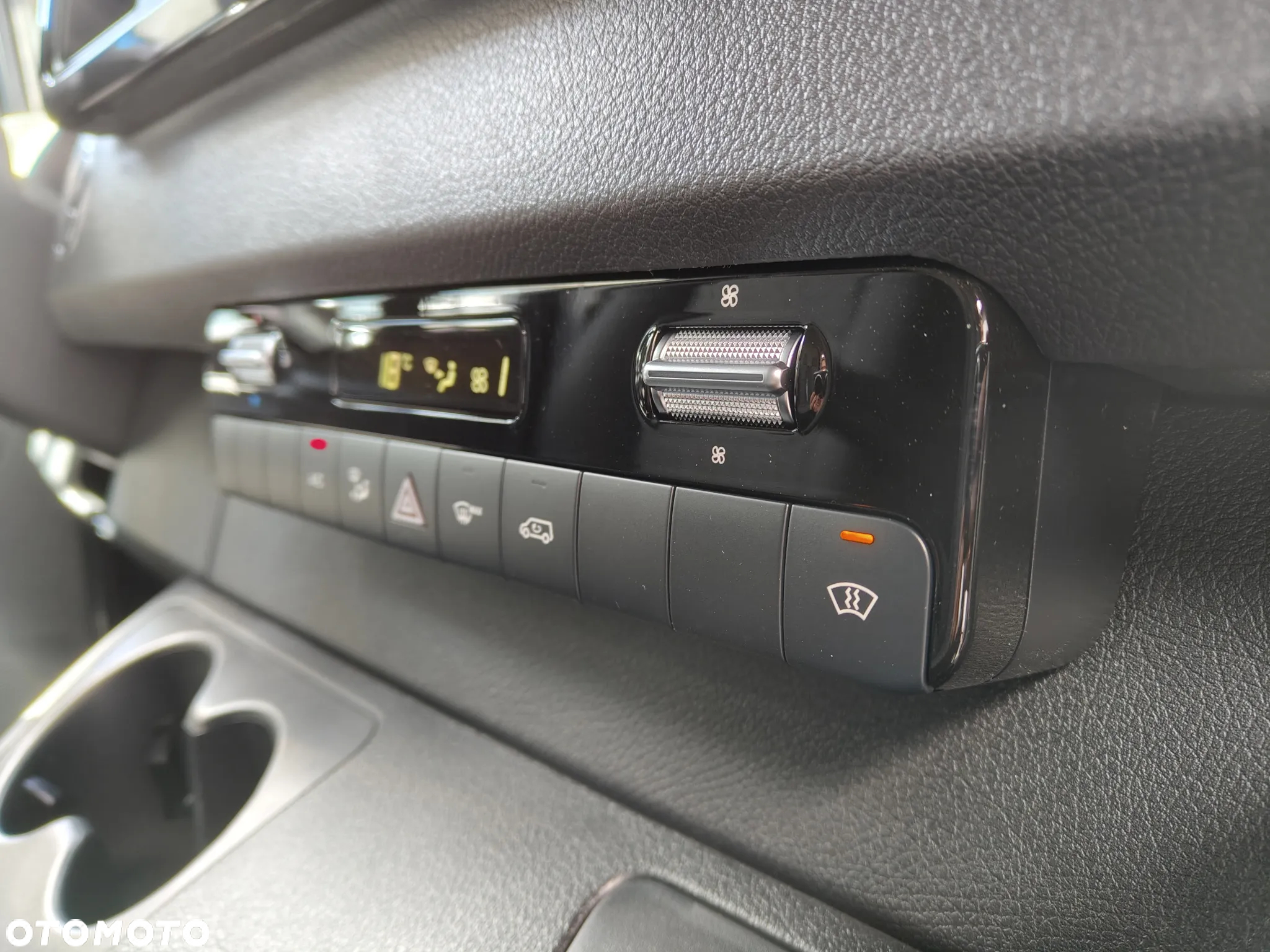 Mercedes-Benz Sprinter - 14