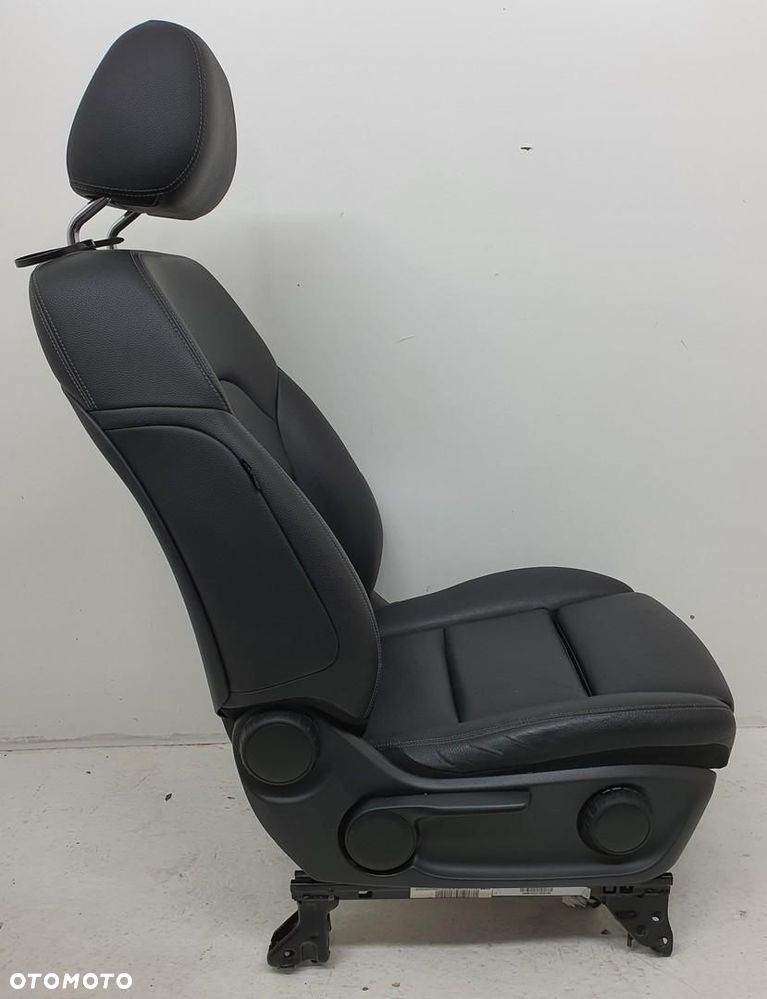 FOTEL PRAWY PRZÓD PRZEDNI PASAŻERA SKÓRA GRZANY MERCEDES W246 EUROPA - 10